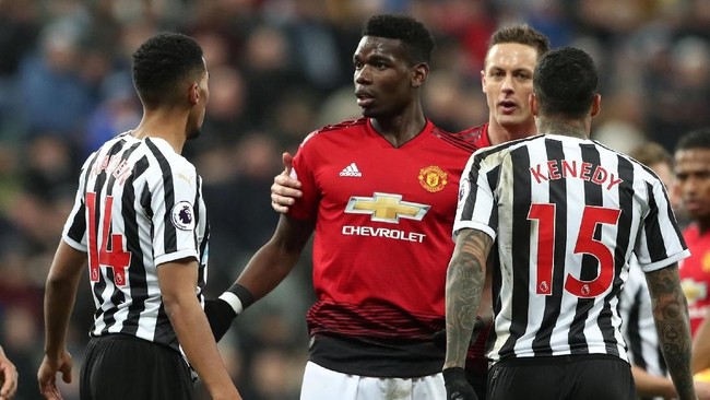 Kemenangan 2-0 atas Newcastle United di St. James Park membuka peluang Manchester United untuk mengejar posisi empat besar klasemen Liga Primer Inggris.