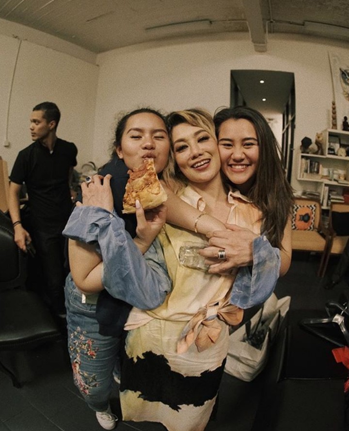 Tak ada yang lebih manis dari momen ibu dan anak. Intip foto-foto Aaliyah Massaid bersama ibunda, Reza Artamevia.