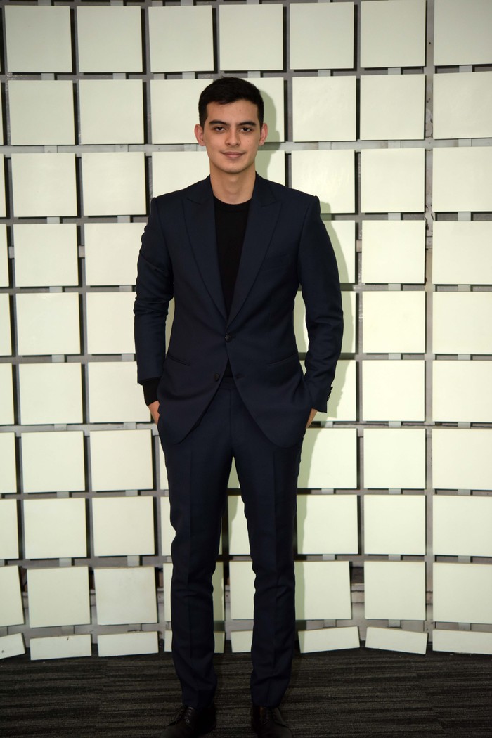 Aktor Ciccio Manassero juga sempat menjalin hubungan dengan Dinda dalam Story of Kale: When Someone’s in Love. Namun, hubungan keduanya juga tidak mampu bertahan lama.