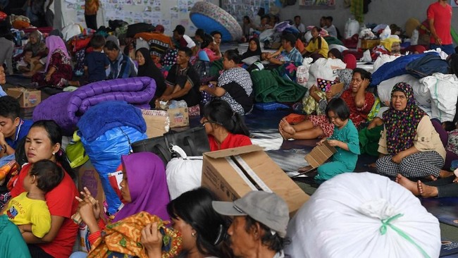 Warga menolak usulan Pemkab Lampung Selatan tentang lokasi relokasi anyar korban tsunami Selat Sunda.