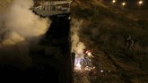 FOTO: Langkah Imigran di Perbatasan AS Diadang Gas Air Mata Penjaga perbatasan Amerika Serikat melepaskan gas air mata dan semprotan merica untuk membendung ratusan imigran hendak menerobos.