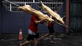 NYALANG: Pada Suatu Mula yang Kelabu Dalam foto-foto unik pilihan CNNIndonesia.com pekan ini, ada kisah perayaan tahun baru dari berbagai negara, musim dingin di India, dan para imigran Meksiko.