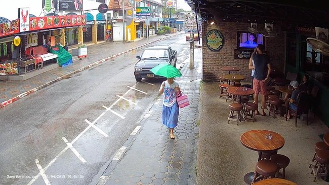 Ribuan warga Thailand mencari perlindungan menjelang badai tropis pertama dalam tiga dekade yang diperkirakan akan menghantam negara itu pada Jumat (4/1) malam.
