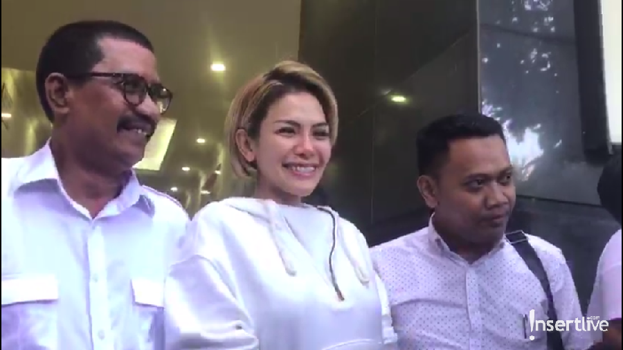 Nikita Mirzani mengaku belum memiliki iman yang kuat untuk mempertahankan hijabnya.