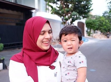 Nycta Gina Terharu Lihat Si Sulung Mau Mengalah pada Adiknya