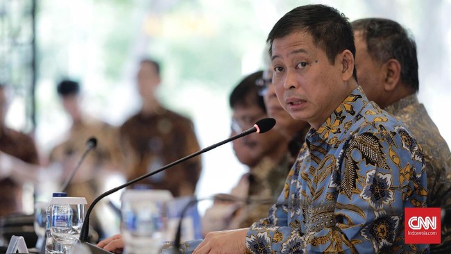 Menteri ESDM Ignasius Jonan mengaku tengah mencari cara menyikapi gejolak harga minyak dunia yang tak menentu demi memenuhi target PNBP subsektor migas.