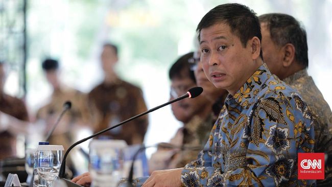 DPR Desak Jonan Kaji Peluang Pembangunan PLTN DPR mendesak Menteri ESDM Ignasius Jonan mengkaji peluang Pembangkit Listrik Tenaga Nuklir (PLTN) dalam Rencana Umum Ketenagalistrikan Nasional 2019-2038.