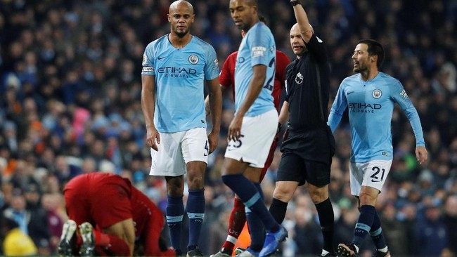 Kapten Manchester City Vincent Kompany menegaskan tak berniat untuk mencederai bintang Liverpool Mohamed Salah di Etihad.
