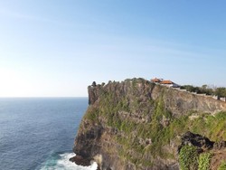 Celebrity on Vacation: Main Paragliding di Pantai Pandawa