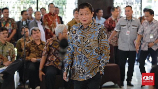 Menteri ESDM Ignasius Jonan tengah mengumpulkan sumbangan badan usaha untuk membiayai pemasangan listrik gratis bagi masyarakat tidak mampu.