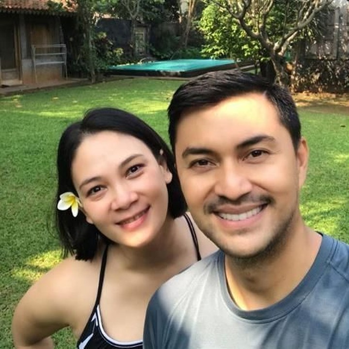 <p>Dian dan Anjas kerap menghabiskan waktu berdua di studio yoga mereka, Asmaradana Sanctuary, yang terletak di Kemang, Jakarta Selatan. (Foto: Instagram @bu_deedee)</p>