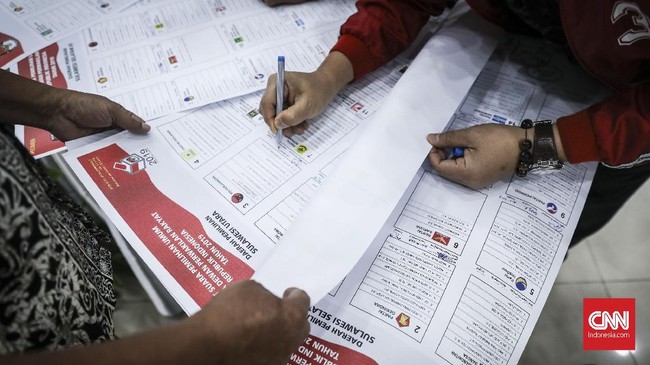 Enam perusahaan akan mencetak 939.879.651 lembar mencakup surat suara pilpres, DPD, DPRD kota/kabupaten, DPRD Provinsi, dan DPR.