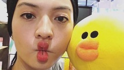 Tak Melulu Cantik, Intip 6 Potret 'Duck Face' ala Raline Shah