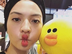 Tak Melulu Cantik, Intip 6 Potret 'Duck Face' ala Raline Shah