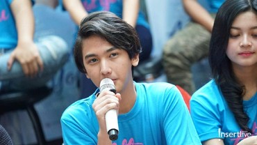 img-title Ari Irham Deg-degan Beradu Akting dengan Aktor Senior
