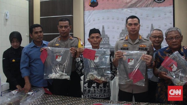 Polisi Magelang mengirim pelaku perusakan puluhan nisan makam di Magelang ke RSJ guna diobservasi kejiwaannya sebelum ditelusuri kembali motif perusakannya.