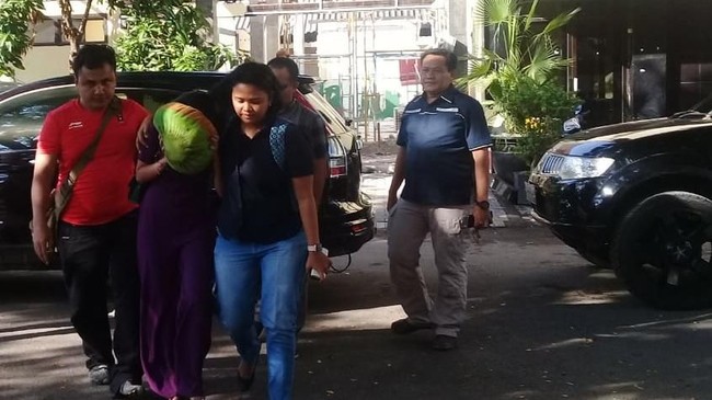 Polsek Tanjung Priok menangkap dua publik figur terkait kasus dugaan prostitusi online di sebuah hotel di Sunter, Jakarta Utara.