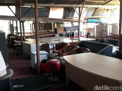 Berburu Furnitur hingga Elektronik Bekas di Mal Rongsok