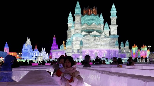 FOTO: Gemerlap 'Komplek Beku' di China