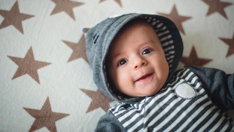 30 Nama Bayi Laki-laki Menawan dengan Arti Pemenang Sematkan harapan buah hati Bunda dan Ayah bisa jadi sosok pemenang melalui 30 nama bayi berikut.
