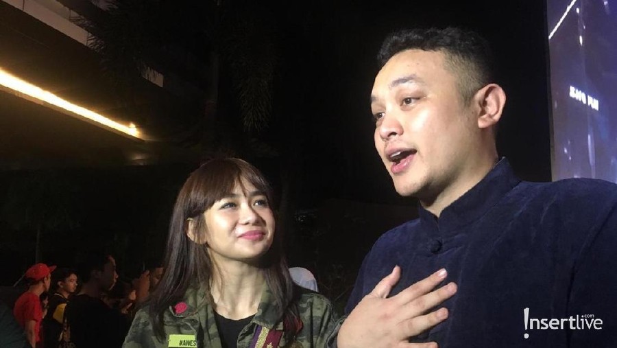 Gilang Dirga mengajak sang istri untuk berlibur ke Jepang demi berbubur action figure. 