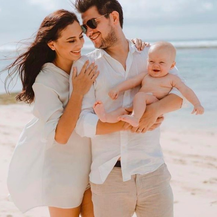 <p>Harmonis selalu ya Bunda Marissa, Ayah Warren dan Alaia. (Foto: Instagram/@lamamatropicana)  </p>