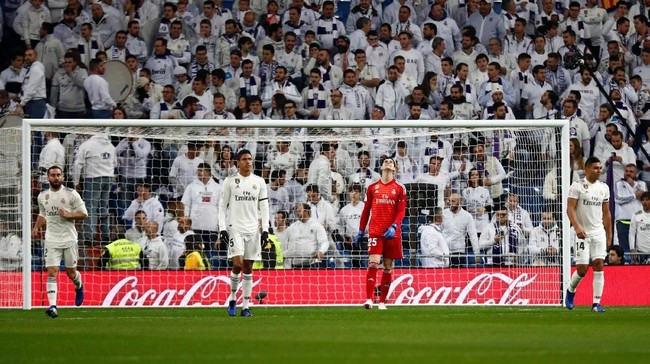 Pelatih Real Madrid Santiago Solari menyalahkan wasit sebagai salah satu faktor kekalahan 0-2 timnya dari Real Sociedad di Stadion Santiago Bernabeu.