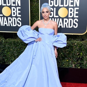 6 Gaun Paling Curi Perhatian di Red Carpet Golden Globes 2019