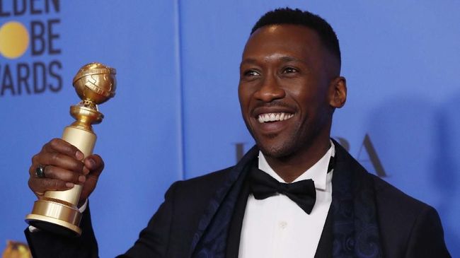 Mahershala Ali akhirnya meraih piala Golden Globe Awards pertamanya melalui kategori Best Supporting Actor - Motion Picture berkat film 'Green Book'.