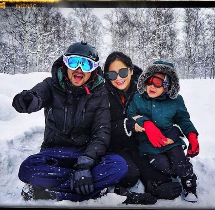 Asyiknya Liburan Rafathar ke Jepang, Main Salju Sampai 