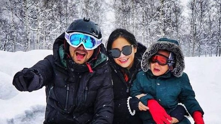 Menjadi seorang istri pasti berjuta rasanya ya, Bun. Kira-kira apa yang dirasakan Nagita sebagai istri dari Raffi Ahmad ya?