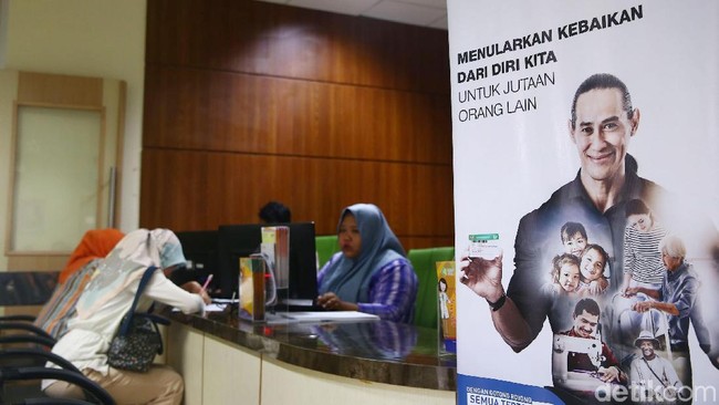 Presiden Jokowi mengecek pelayanan BPJS Kesehatan di RSUD Arifin Achmad di Pekanbaru, Riau, Rabu (4/1).