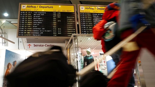 Nyamar Jadi Pilot, Pria Ini Ratusan Kali Terbang Gratis