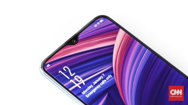 Oppo R17 Pro hadir dengan balutan warna yang impresif dan performa yang layak diperhitungkan untuk ditebus seharga Rp10 juta.