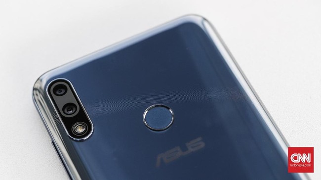 Asus memperkenalkan seri ponsel dengan kapasitas baterai besar anyar, Zenfone Max Pro M2 yang memiliki layar cemerlang namun lunglai di segmen kamera.
