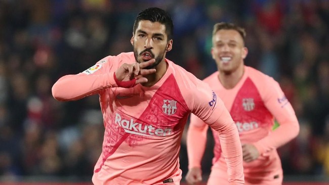 Hasil berbeda yang didapat Barcelona dan Real Madrid di pekan ke-18 membuat kedua tim tersebut kini terpaut 10 poin di klasemen Liga Spanyol.