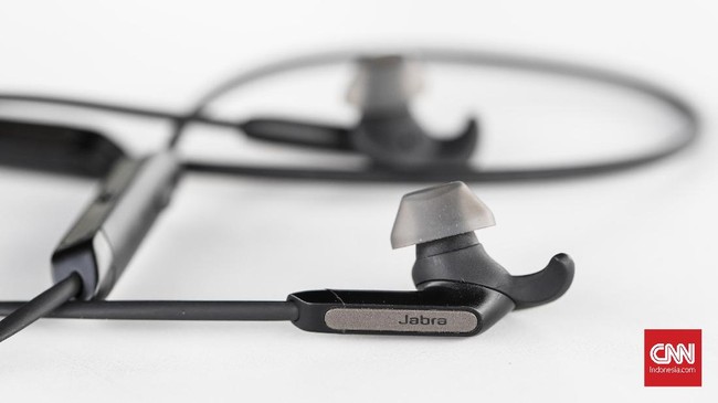 Earphone bluetooth saat ini menjadi alternatif bagi pengguna yang ingin bergerak bebas. Berikut ulasan earphone bluetooth oleh CNNIndonesia.com: