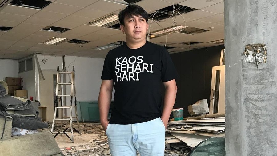 Augie Fantinus Sedih Tak Hadir Screening 'Lagi-lagi Ateng' Augie Fantinus merasa sedih tidak dapat hadir dalam screening film terbarunya, Lagi-Lagi Ateng.