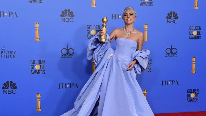 BEVERLY HILLS, CA - JANUARY 06:  Winner for Best Original Song - Motion Picture for 'Shallow - A Star is Born' Lady Gaga poses with the trophy in the press room during the 76th Annual Golden Globe Awards at The Beverly Hilton Hotel on January 6, 2019 in Beverly Hills, California.  (Photo by Kevin Winter/Getty Images)