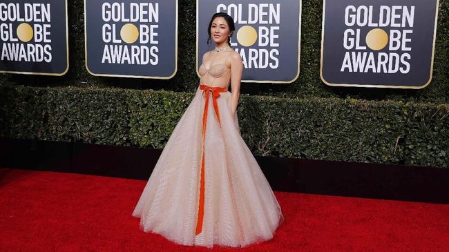 Agar tampil pria di Golden Globe Awards 2019, tak cuma busana yang dipersiapkan selebriti tapi juga tampilan dan aneka perawatan kulit.