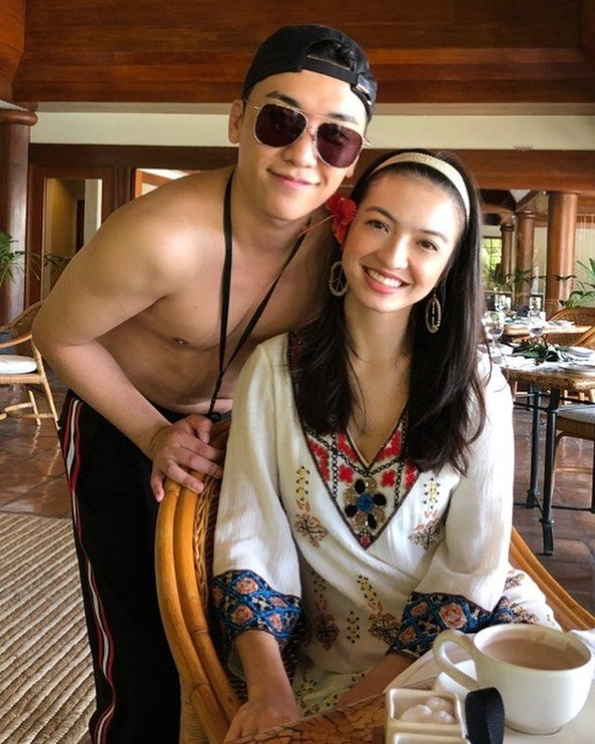 Raline Shah seringkali menunggah foto bersama seleb dunia&period; Terbaru&comma; ia menggunggah foto bersama Rami Malek&comma; peraih piala Golden Globes 2019&period;
