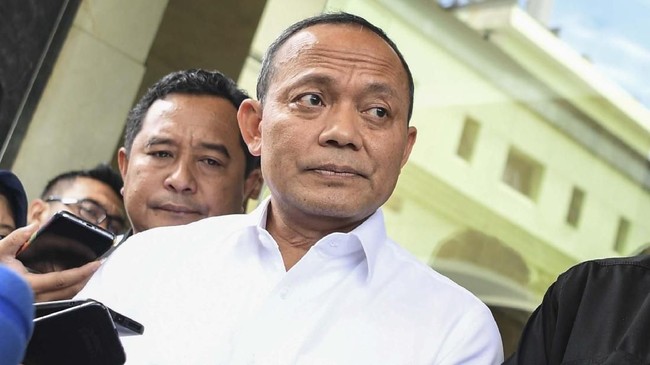 Komjen. Pol. (Purn) Arief Sulistyanto resmi menjadi Komisaris Independen PT Asabri(Persero) baru. Ia menggantikan Komjen. Pol. Ari Dono Sukmanto.
