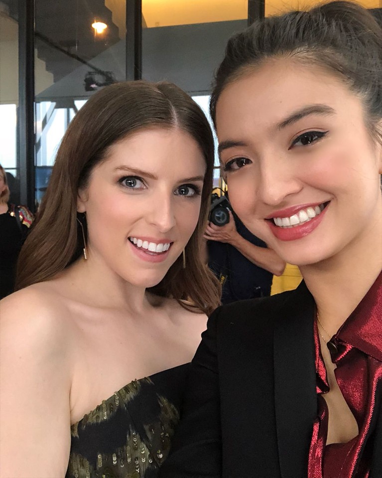 Foto Raline Shah Bersama Rami Malek dan 5 Seleb Dunia Raline Shah seringkali menunggah foto bersama seleb dunia. Terbaru, ia menggunggah foto bersama Rami Malek, peraih piala Golden Globes 2019.