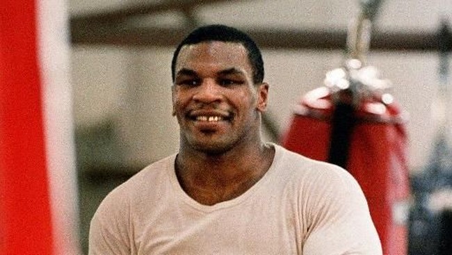 WBA / WBC heavyweight champion Mike Tyson skips rope during his routine exercise at a boxing gym in Tokyo, 10 March 1988. Tyson will fight a title match with challenger Tony Tubbs at Tokyo Dome, 21 March. (Photo by TORU YAMANAKA / AFP)