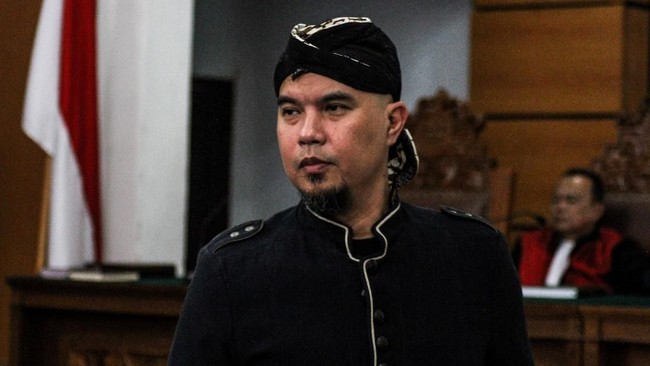 Pelimpahan tertunda karena Ahmad Dhani berhalangan hadir, pelimpahan akan dilakukan pada Rabu (16/1).
