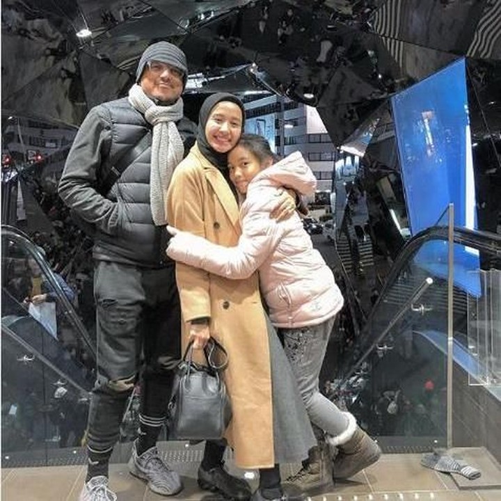 <p>Laudya Cynthia Bella juga nggak ketinggalan mengajak suami dan anaknya ke Jepang. Sesampainya di sana, langsung janjian dengan keluarga artis lainnya yang berasal dari Indonesia. (Foto: Instagram @laudyacynthiabella)</p>