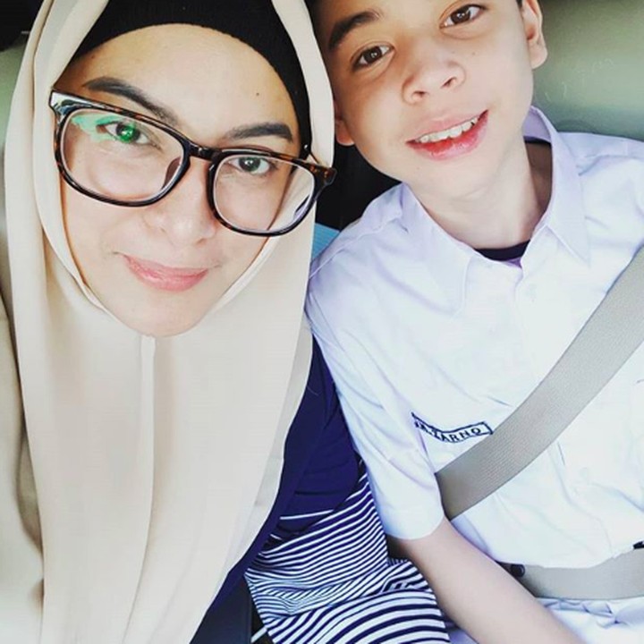 <p>Menurut Bunda gimana? Zarno mirip dengan sang bunda tercinta nggak? (Foto: Instagram/ @janeshalimar_1)  </p>
