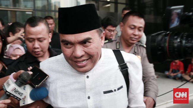Bupati Jepara Ahmad Marzuqi membandingkan dirinya dengan Nabi Yusuf terkait kebijakan KPK menahannya selama 20 hari dalam kasus suap.