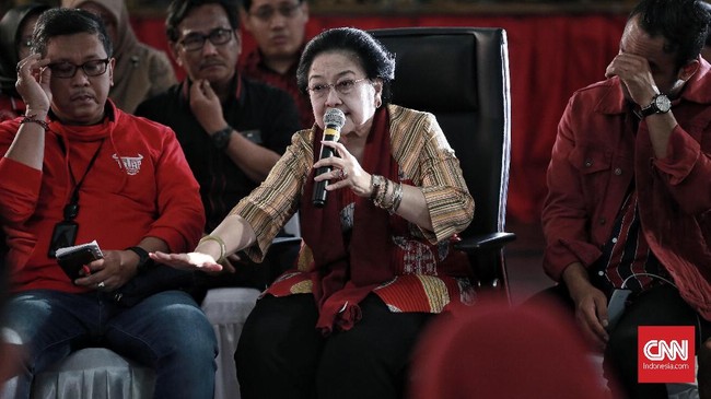Mega mengaku heran dengan masyarakat Indonesia yang saat ini mulai kehilangan kesabaran. Ia melihat masyarakat saat ini lebih menginginkan sesuatu yang instan.
