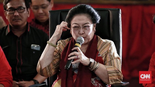 Megawati heran dengan isu kesukuan dan agama yang kini seperti dimunculkan kembali. Dia yang diberi gelar profesor pun bingung.